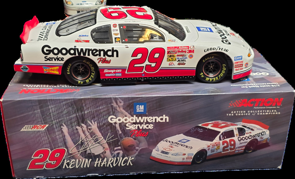 Kevin Harvick #29 GM Goodwrench Service Plus 2001 Rookie 1:18 RCCA Nascar